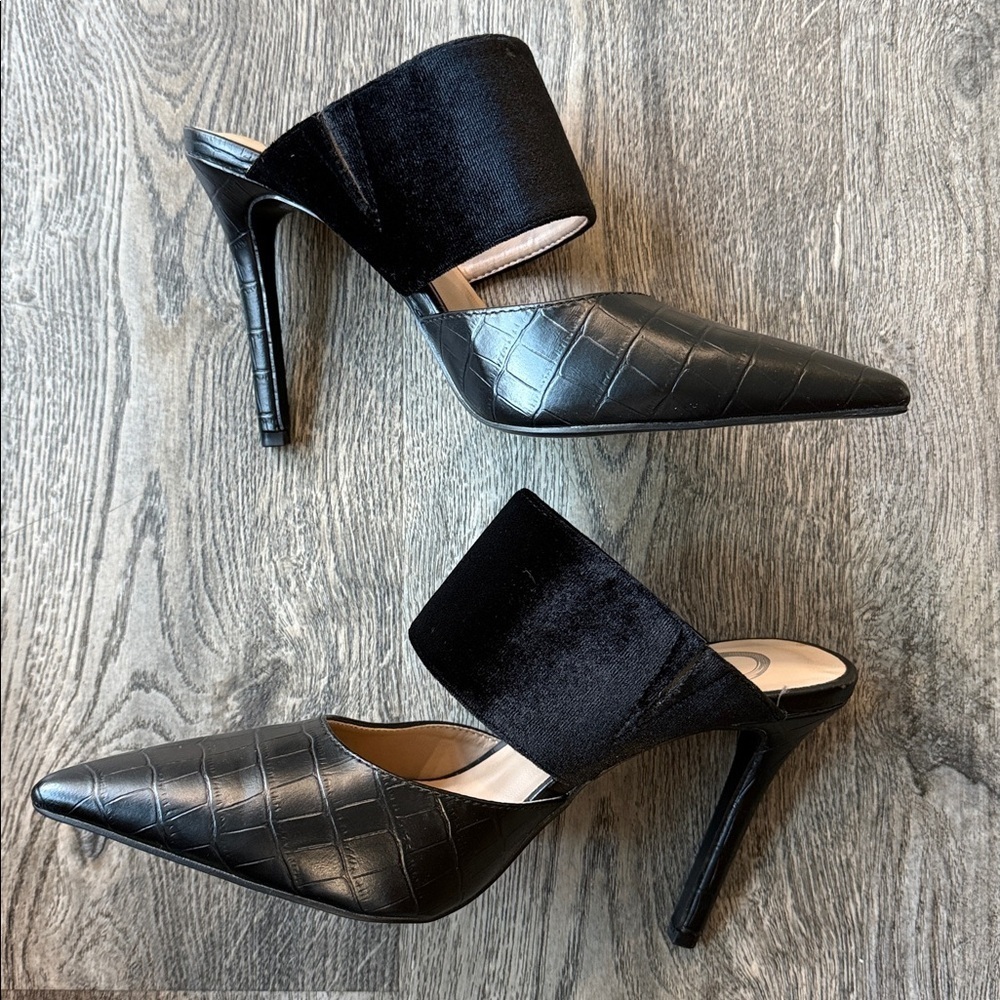 Journee Collection Heels Black Sutonn Pump Velvet Croc Texture Size 8 - Picture 6 of 7